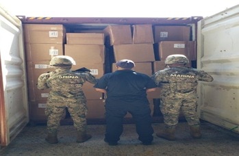 Aduanas de Meìxico y Secretariìa de Marina decomisan maìs de 10 millones de cigarros en el Puerto de Laìzaro Caìrdenas (5)