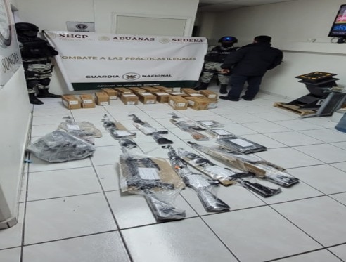 Aduanas de México y Guardia Nacional decomisan 18 mil cartuchos en la Aduana de Nogales, Sonora